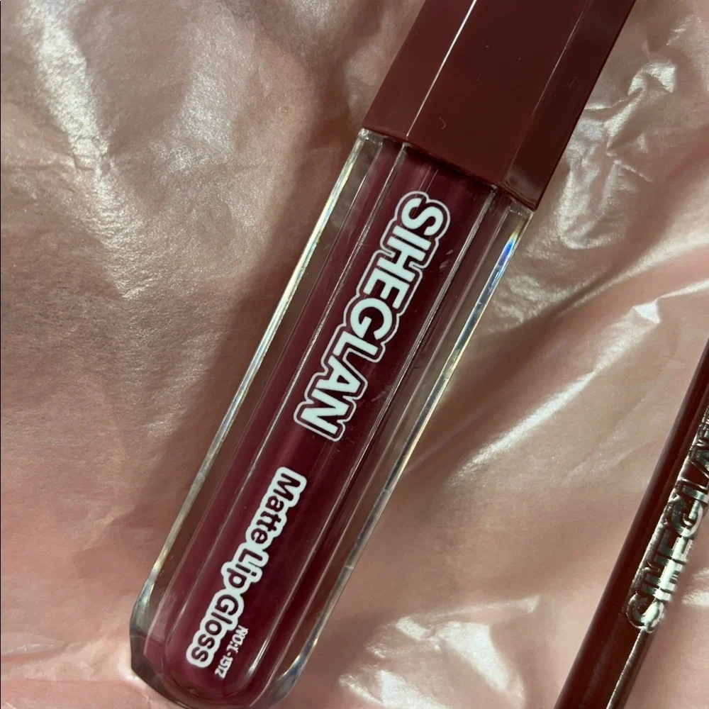 Siheglan  Matte Lip Gloss and Lip contour liner set of 2 rose colored new